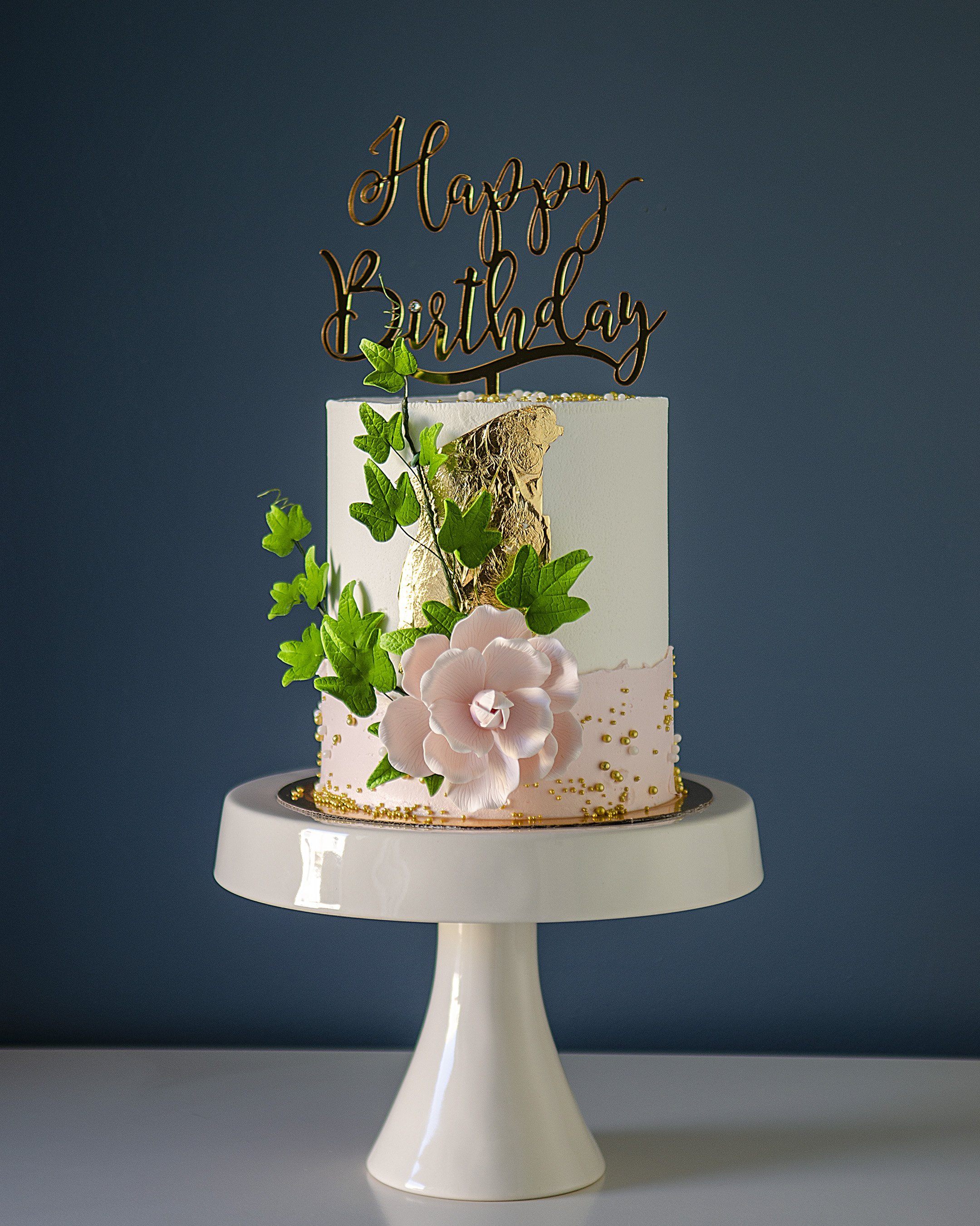 Free Photo | Beautiful and elegant cake topper